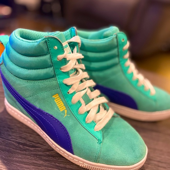 royal blue pumas women's